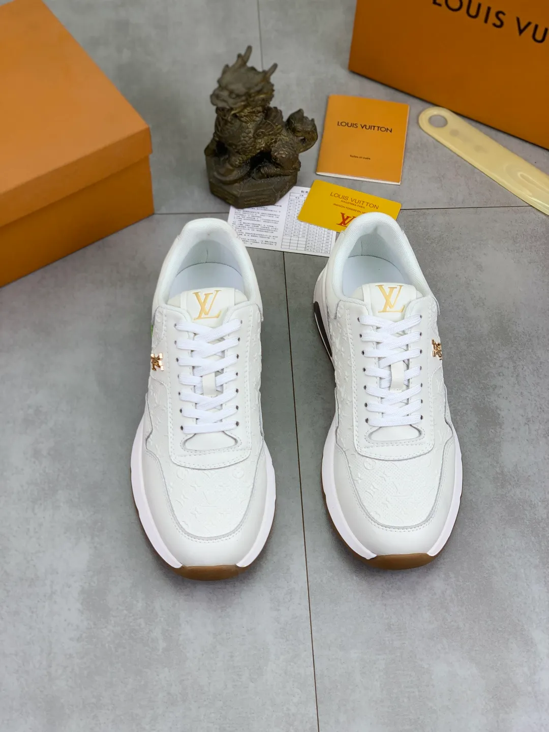 Men's Men's Shoes 💰P440💰【New Style】Yangli🆘 💭💭New model launched【LOUlS VUlTTON】Louis Vuitton's new low-top men's shoes, high quality, support inspection! This style comes from Italy with a variety of styles, very energetic and creative, giving people a comfortable and atmospheric visual impact❗Synchronization, the upper is made of silk calfskin with original LV, imported soft sheepskin lining🐑Purely hand-stitched; LV original rubber outsole 2️⃣color options available Size: 38~44
